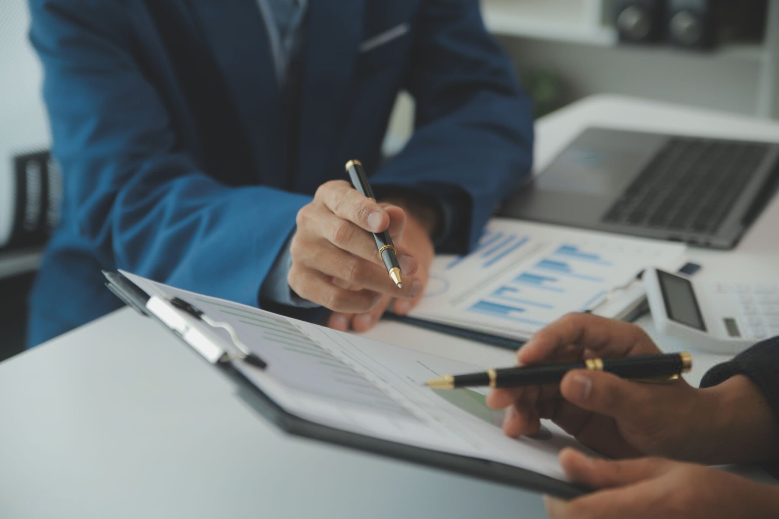 لماذا يحتاج كل مستشار مستقل إلى نظام حجز مواعيد احترافي؟